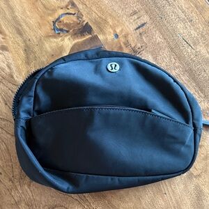 Black toiletry Lululemon bag like new